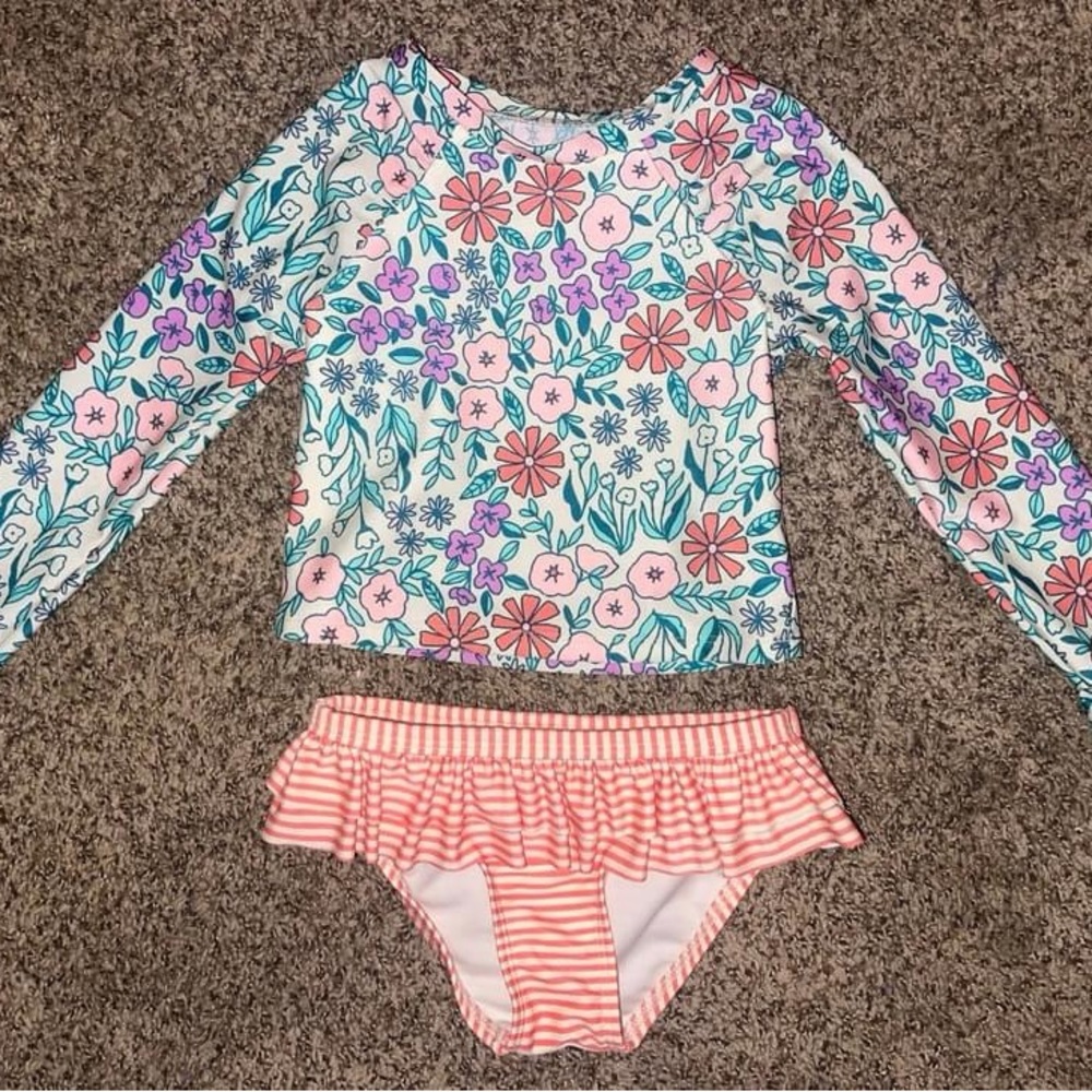 Swimsuit size 4T - Cat and Jack girls two piece swimsuit set. EUC - long sleeve